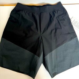 NWOT lululemon athletica Men's Two-Tone Black & Charcoal Athletic Shorts